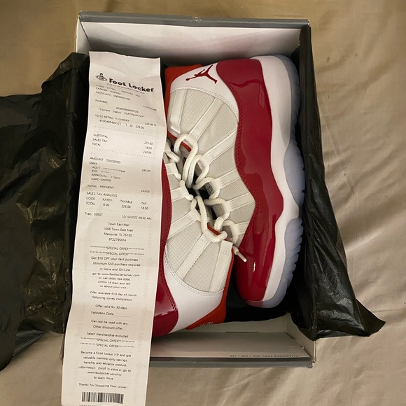 Air Jordan 11 Cherry